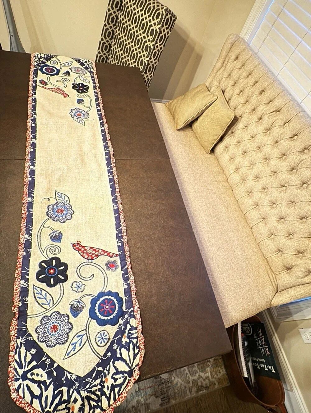 Pier 1 imports Appliqué Red Blue BIRD & Flowers Jute Table Runner  72